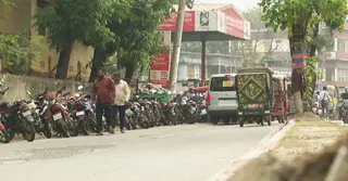 জ্বালানি তেলের দাম বাড়লেও পাবনার পাম্পগুলোতে কমেনি গ্রাহকদের লাইন